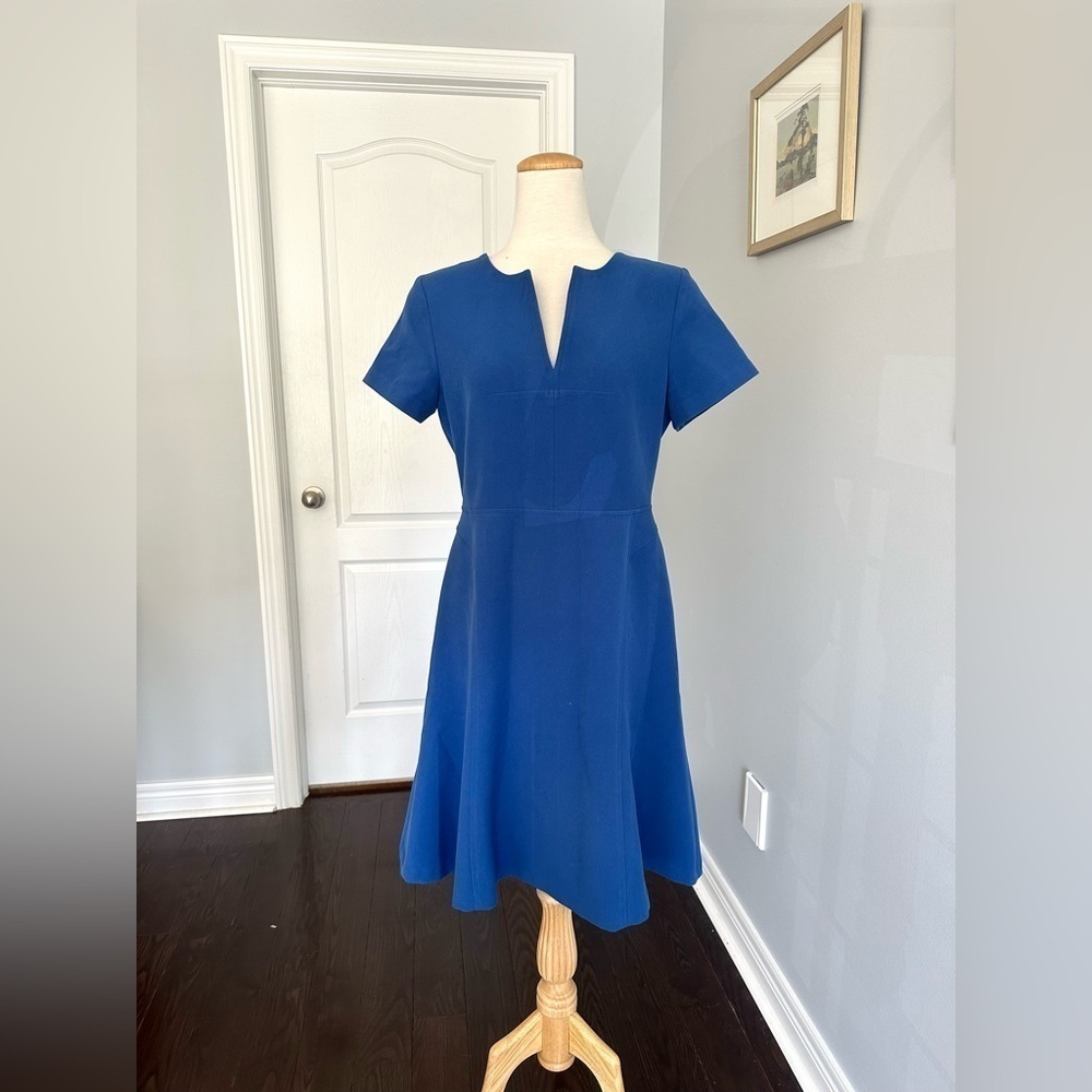 Banana Republic Short Sleeve A-Line V neck Dress - Size 8